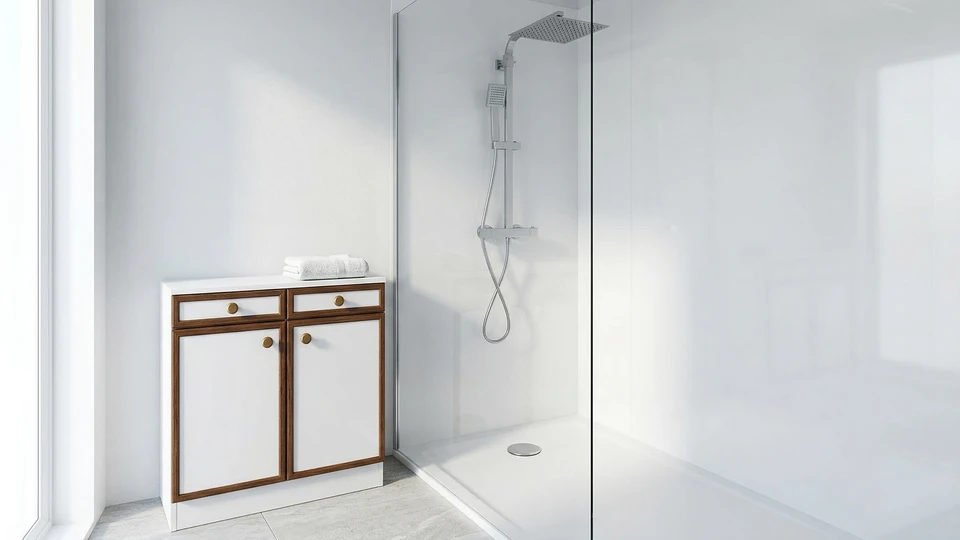 Intérieur moderne à double hauteur avec salon ouvert, cuisine et mezzanine